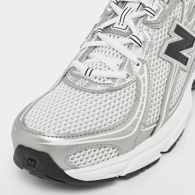 740 Weiß/Silber Sneaker