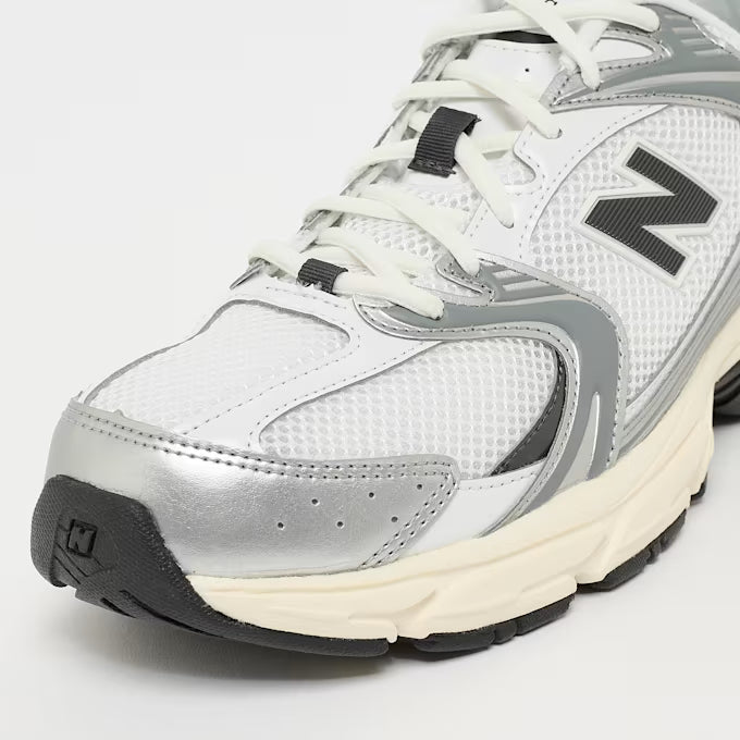 530 Weiß/Silber Sneaker