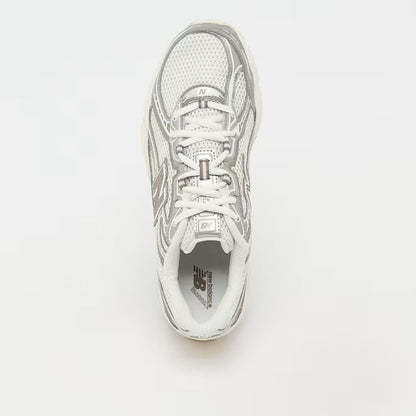 740 Silber/Beige/Weiß Sneaker