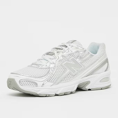 740 Weiß/Silber Sneaker