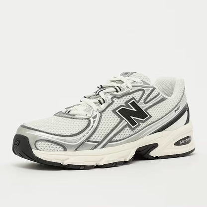 740 Weiß/Grau Sneaker