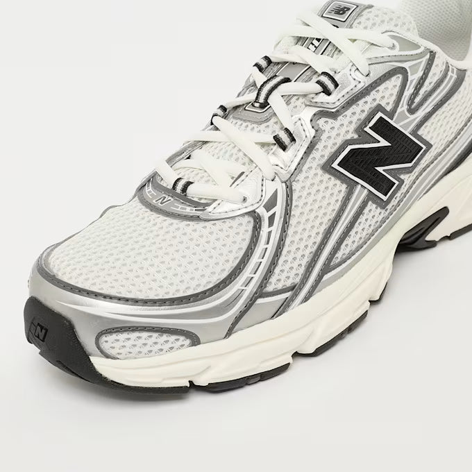 740 Weiß/Grau Sneaker