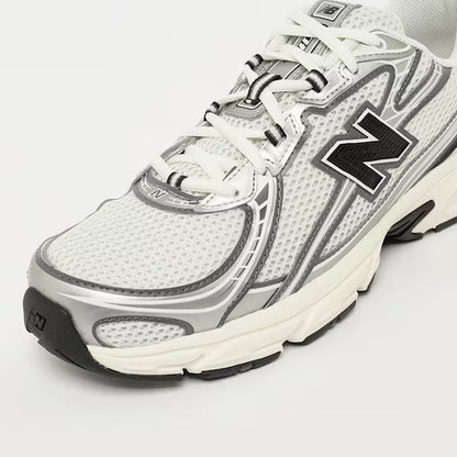 740 Weiß/Grau Sneaker