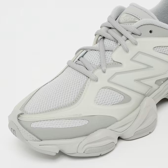 9060 Beige/Grau Sneaker