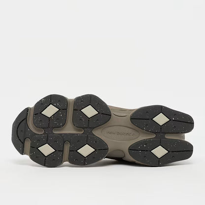 9060 Braun Sneaker