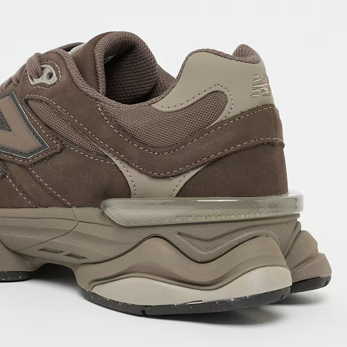 9060 Braun Sneaker